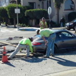 Un conductor atasco su Porsche en cemento fresco 