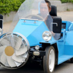 Granjero chino inventa un coche eólico 